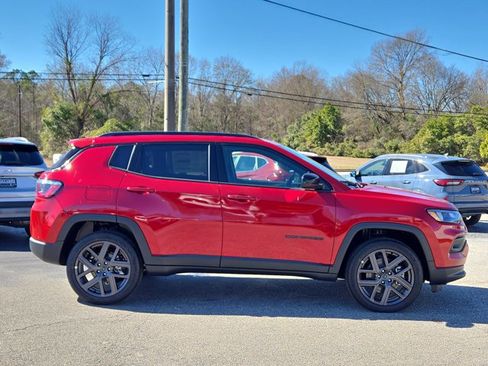 New 2026 Jeep Compass Latitude image 5