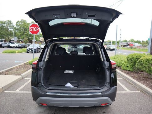 Certified 2022 Nissan Rogue SV w/ SV Premium Package image 27