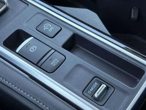 Certified 2025 Nissan Pathfinder SV FWD image 16