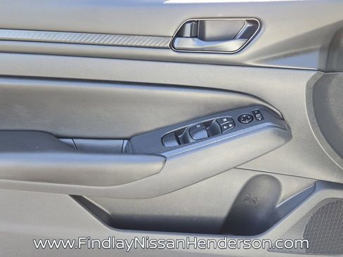 Used 2025 Nissan Altima 2.5 S FWD image 19