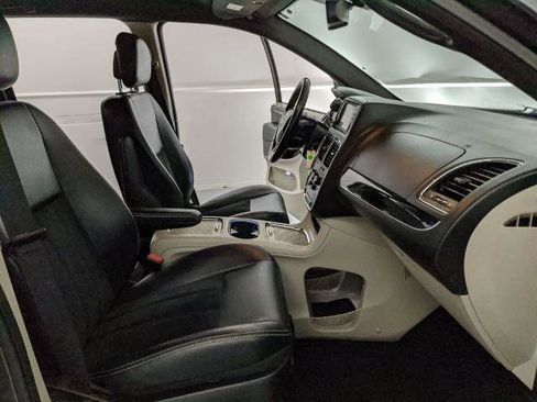 Used 2018 Dodge Grand Caravan SXT w/ Rear Park Assist Package image 23