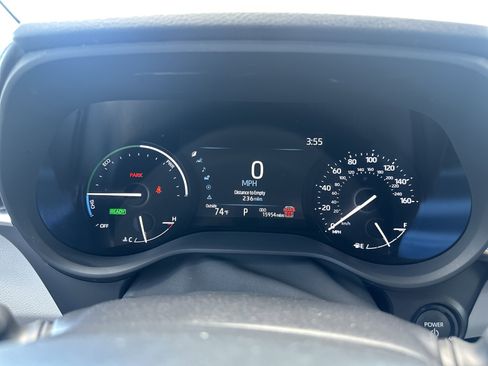 Certified 2025 Toyota Sienna XLE FWD image 30