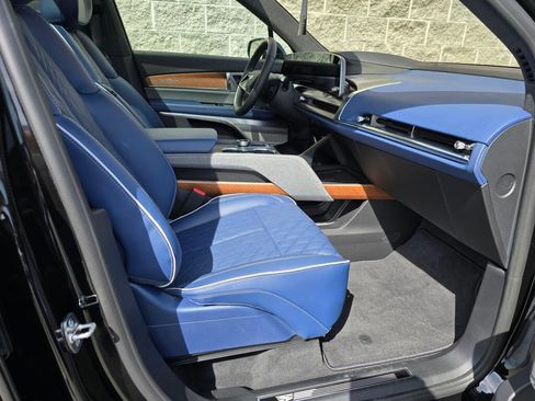 New 2026 Cadillac Vistiq Premium Luxury AWD/4WD image 18
