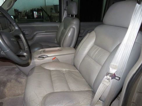 Used 1999 GMC Suburban 2500 w/ Marketing Opt Pkg 3 image 20