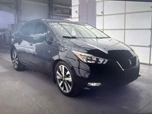 Used 2020 Nissan Versa SR FWD image 21