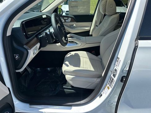New 2026 Mercedes-Benz GLS 450 4MATIC image 9