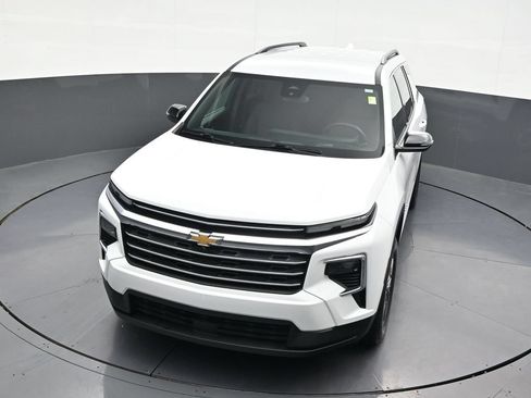 Used 2025 Chevrolet Traverse LT FWD image 24