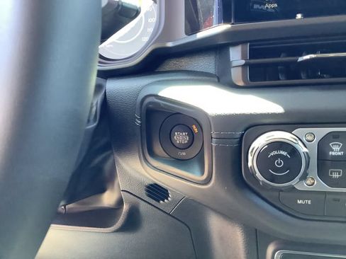 Used 2025 Jeep Wrangler Unlimited Rubicon w/ Convenience Group AWD/4WD image 16