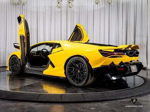 Used 2024 Lamborghini Revuelto AWD/4WD image 14