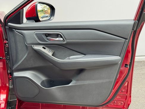 Used 2025 Nissan Rogue Platinum w/ Platinum Premium Package FWD image 39