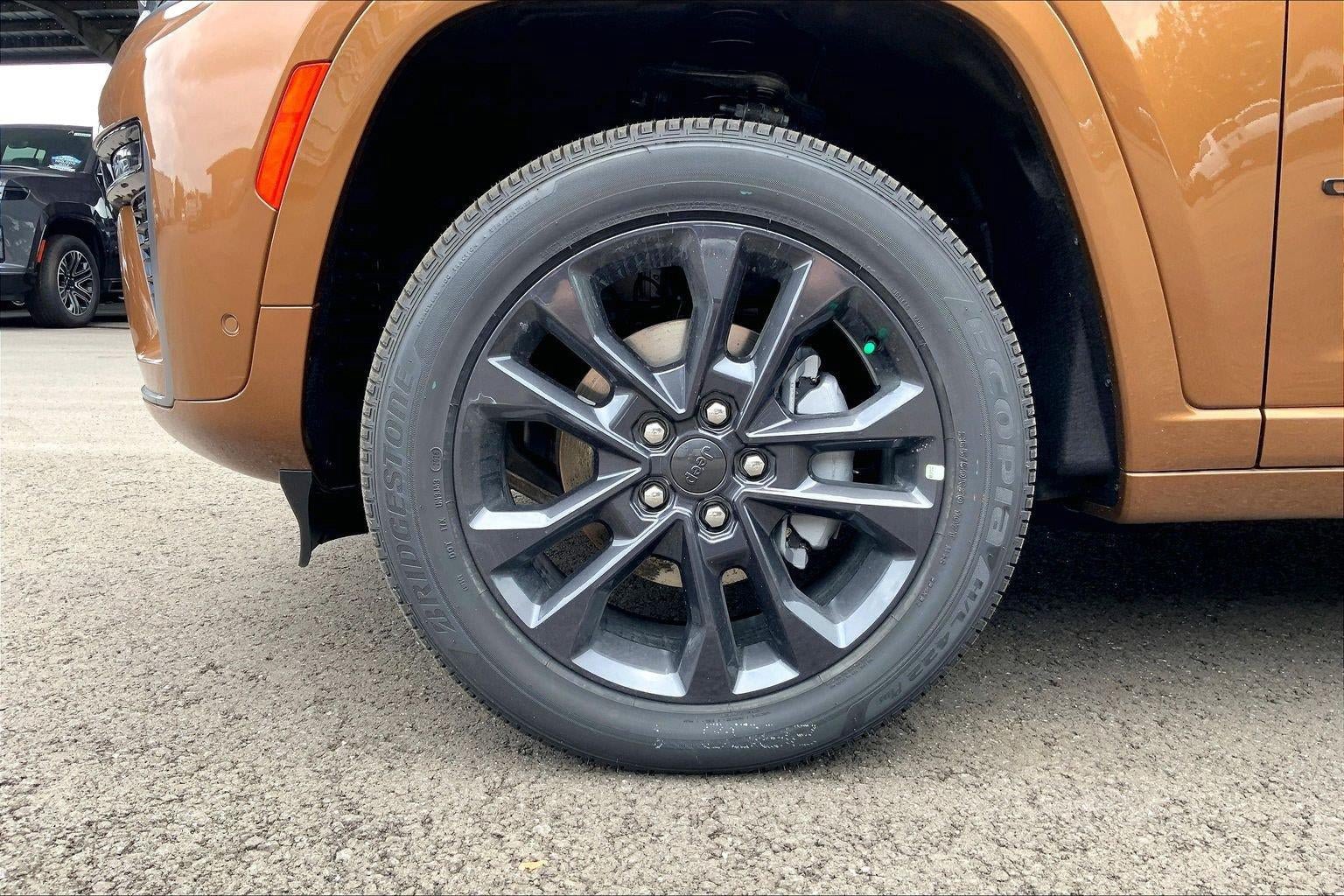 New 2026 Jeep Grand Cherokee Limited AWD/4WD image 10