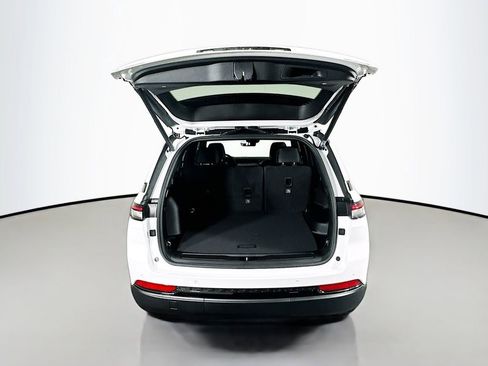 New 2025 Jeep Grand Cherokee Altitude image 16