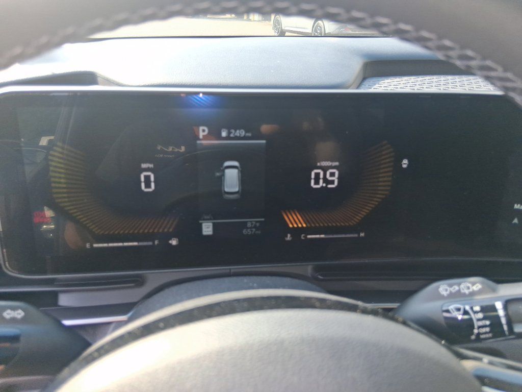Used 2026 Kia Carnival EX FWD image 11