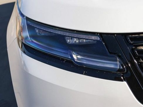 Certified 2026 Land Rover Range Rover Velar Dynamic SE AWD/4WD image 8