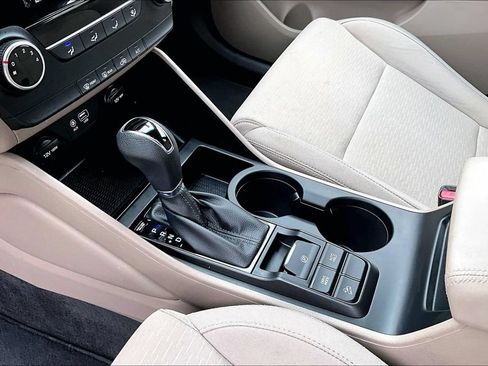 Used 2019 Hyundai Tucson SE AWD/4WD image 16