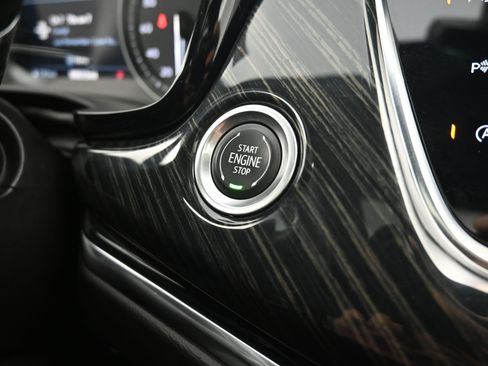 Used 2022 Cadillac XT6 Premium Luxury w/ Technology Package image 17