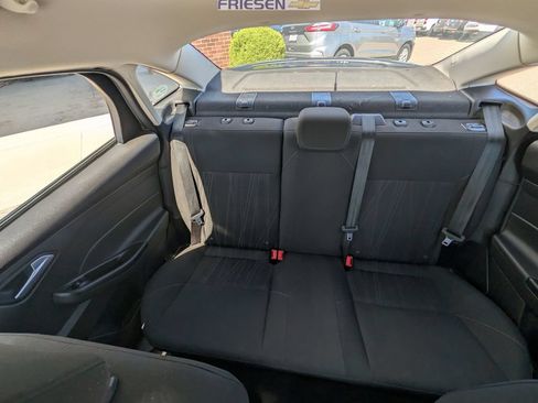 Used 2016 Ford Focus SE w/ SE Sport Package FWD image 18