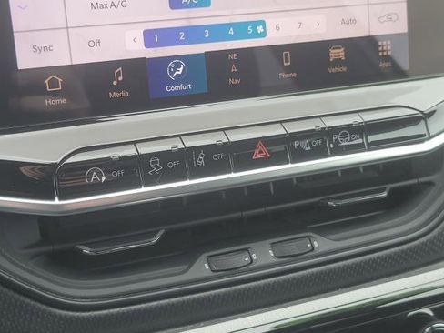 Used 2024 Jeep Compass Trailhawk w/ Trailhawk Elite Group image 18