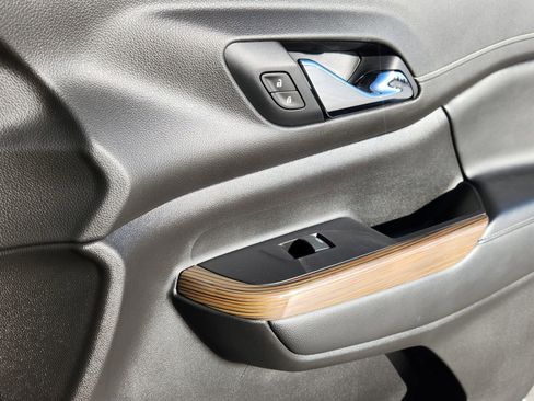 Used 2020 GMC Acadia SLE image 15