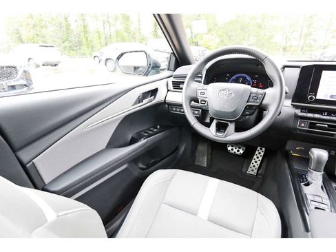 Used 2025 Toyota Camry SE w/ Convenience Package FWD image 6