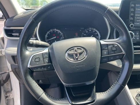 Used 2021 Toyota Highlander XLE FWD image 13