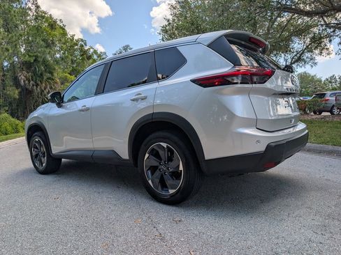 Used 2024 Nissan Rogue SV FWD image 6