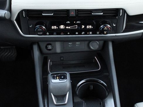 Certified 2025 Nissan Rogue SL w/ Tech Package image 37