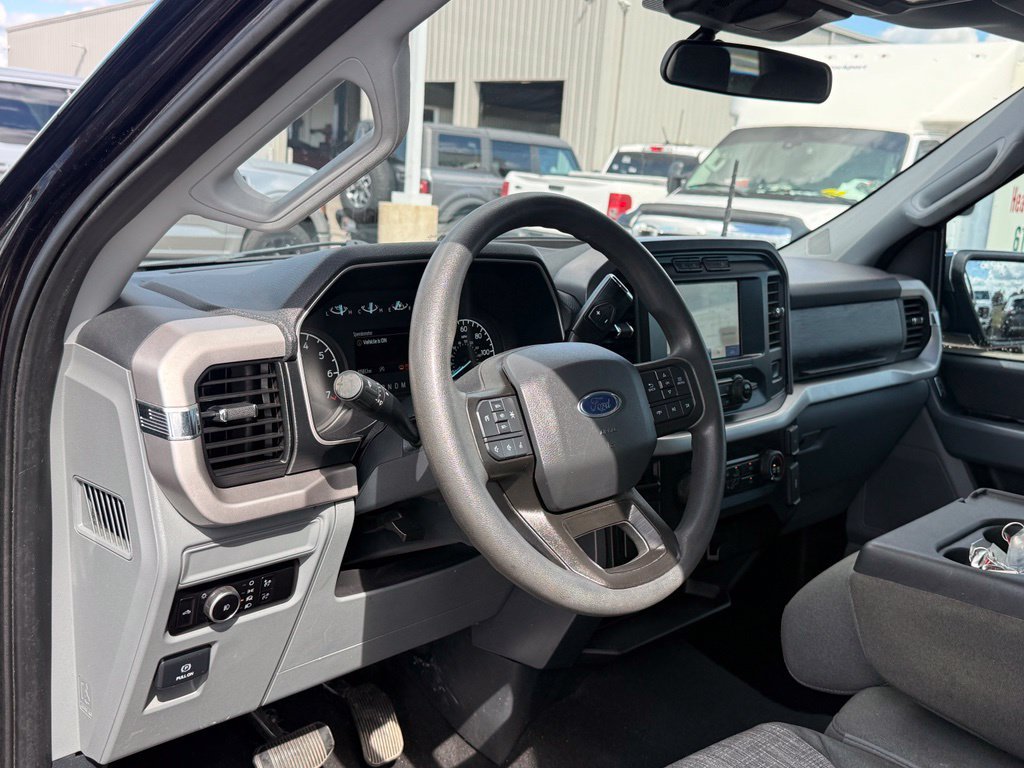 Used 2023 Ford F150 XLT RWD image 4