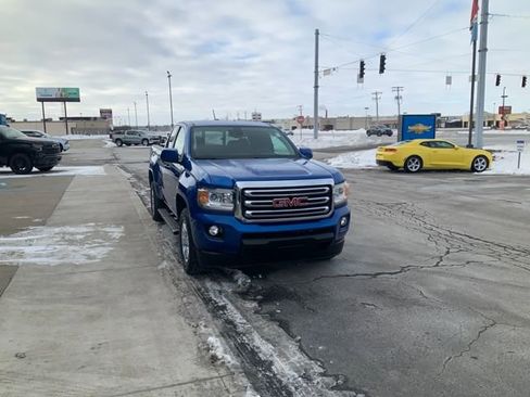 Used 2018 GMC Canyon SLE w/ SLE Convenience Package image 4