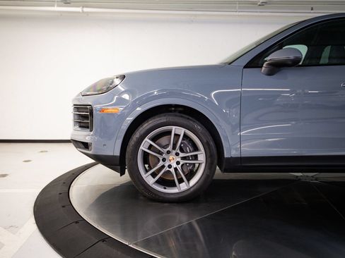 Certified 2024 Porsche Cayenne Coupe AWD/4WD image 11