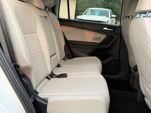 Used 2021 Volkswagen Tiguan SEL AWD/4WD image 17