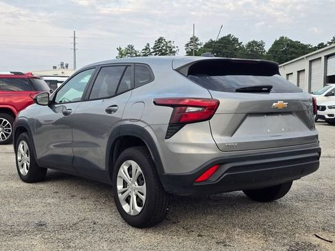 Used 2024 Chevrolet Trax LS w/ Driver Confidence Package FWD image 3