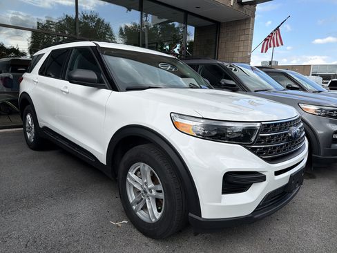 Used 2023 Ford Explorer XLT w/ Class IV Trailer Tow Package AWD/4WD image 2