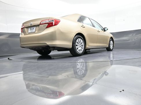 Used 2012 Toyota Camry LE FWD image 28