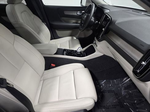 Used 2024 Volvo XC40 B5 Plus image 52