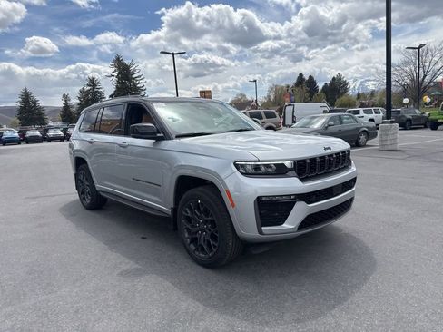 New 2026 Jeep Grand Cherokee L Summit w/ Obsidian Package AWD/4WD image 3