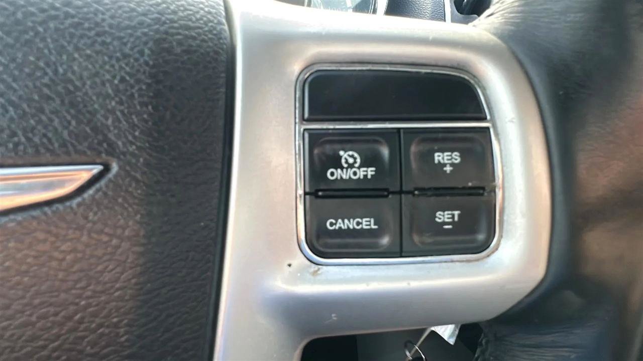 Used 2016 Chrysler Town & Country Touring FWD image 42
