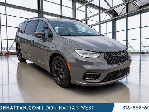 Used 2021 Chrysler Pacifica Touring w/ S Appearance Package FWD image 34
