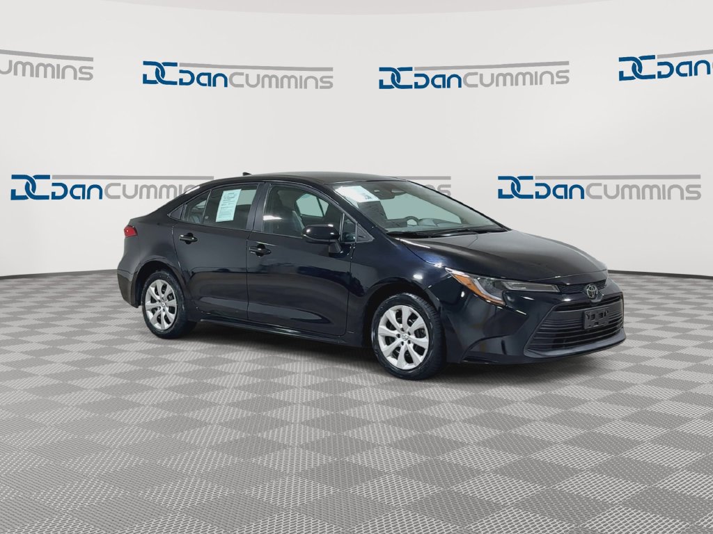 Used 2025 Toyota Corolla LE FWD image 2