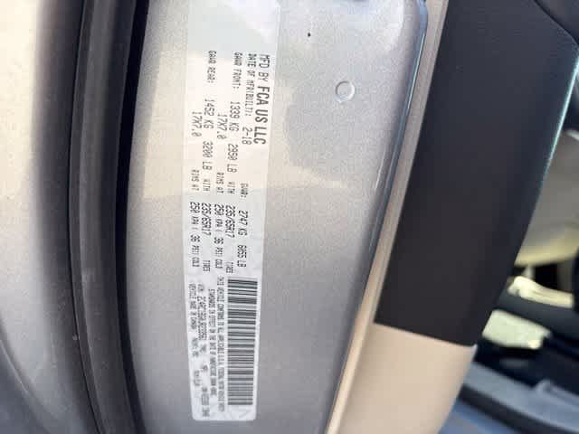 Used 2018 Chrysler Pacifica Touring-L w/ Premium Audio Group FWD image 23