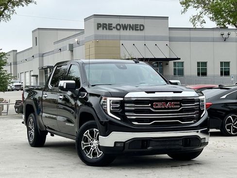 Used 2025 GMC Sierra 1500 SLT image 2