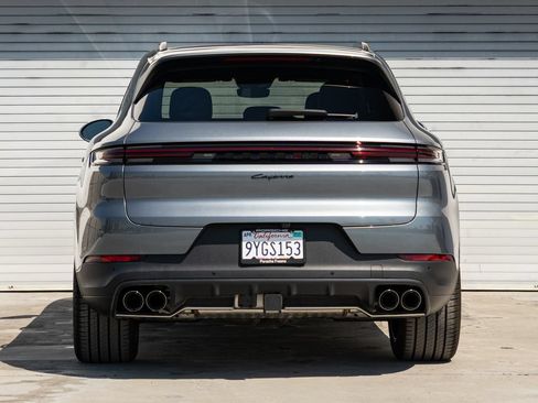 Certified 2026 Porsche Cayenne AWD/4WD image 28
