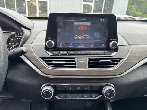 Used 2024 Nissan Altima 2.5 SV image 17