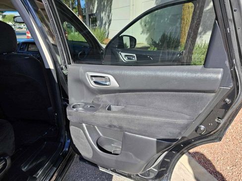 Used 2015 Nissan Pathfinder SV image 19