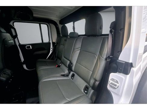 Certified 2025 Jeep Gladiator Mojave w/ Safety Group AWD/4WD image 23