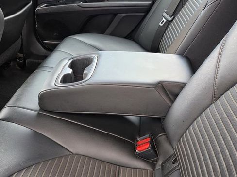 Used 2020 Toyota Camry SE image 10