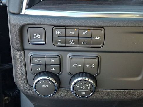 New 2026 Chevrolet Suburban Z71 w/ Comfort Package image 19