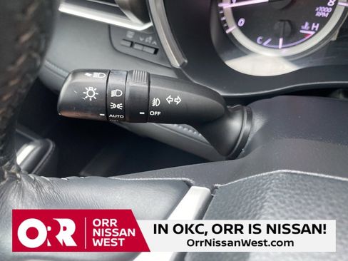 Used 2023 Toyota Highlander XLE image 30