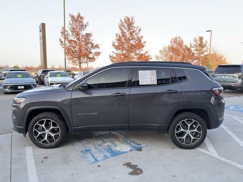 Used 2024 Jeep Compass Limited image 7