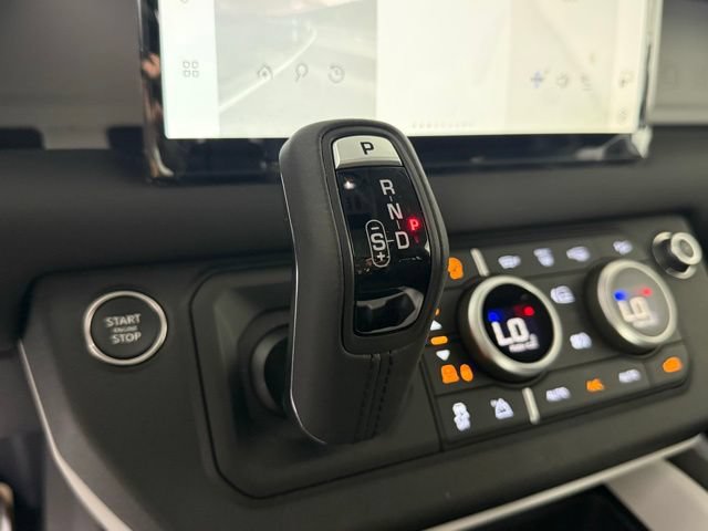 Certified 2025 Land Rover Defender 110 S AWD/4WD image 32